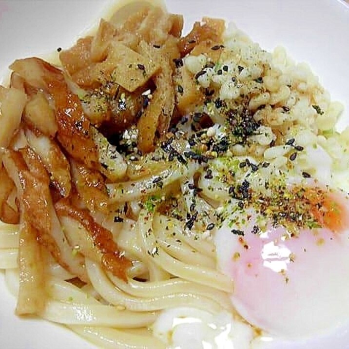 刻みお揚げと竹輪の甘辛煮乗せうどん